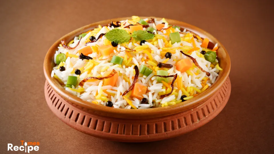 Paneer Fried Rice Recipe in Hindi: रात के खाना का स्वाद बढ़ने के लिए बनाये पनीर फ्राइड चावल रेसिपी